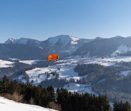 Paraglider in winte