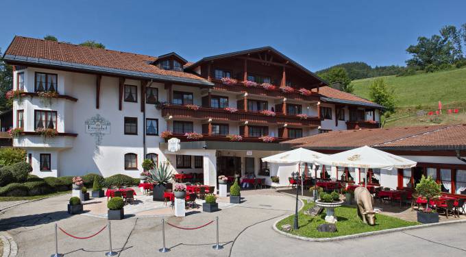 Außenansicht Der Königshof Eingangsbereich