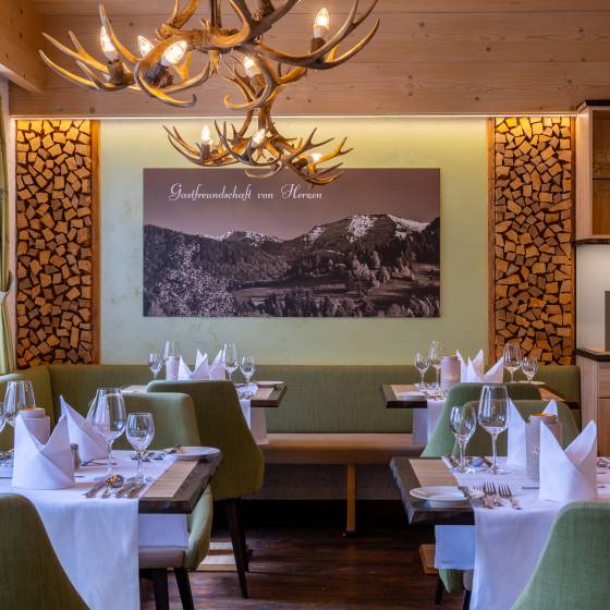 Zwei Orte, ein Versprechen: Unsere Restaurants - Königshof Hotel Resort