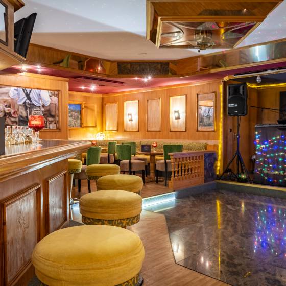Urig, gemütlich und voller Leben: Die Abendbar - Königshof Hotel Resort