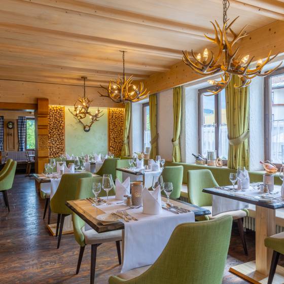 Unser Menü-Restaurant: Restaurant „Vier Stuben“ - Königshof Hotel Resort